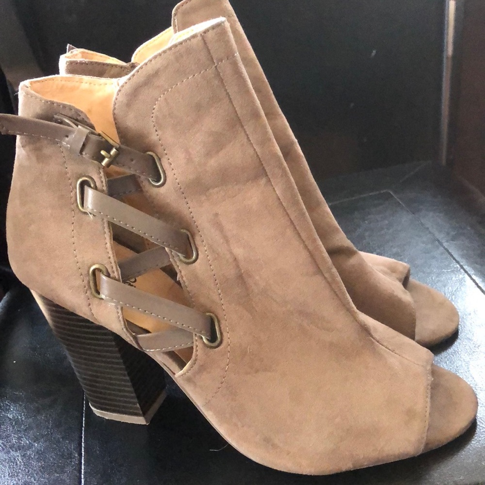 Closure style heels